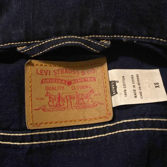Levi’s denim vest - Picture 2 of 3